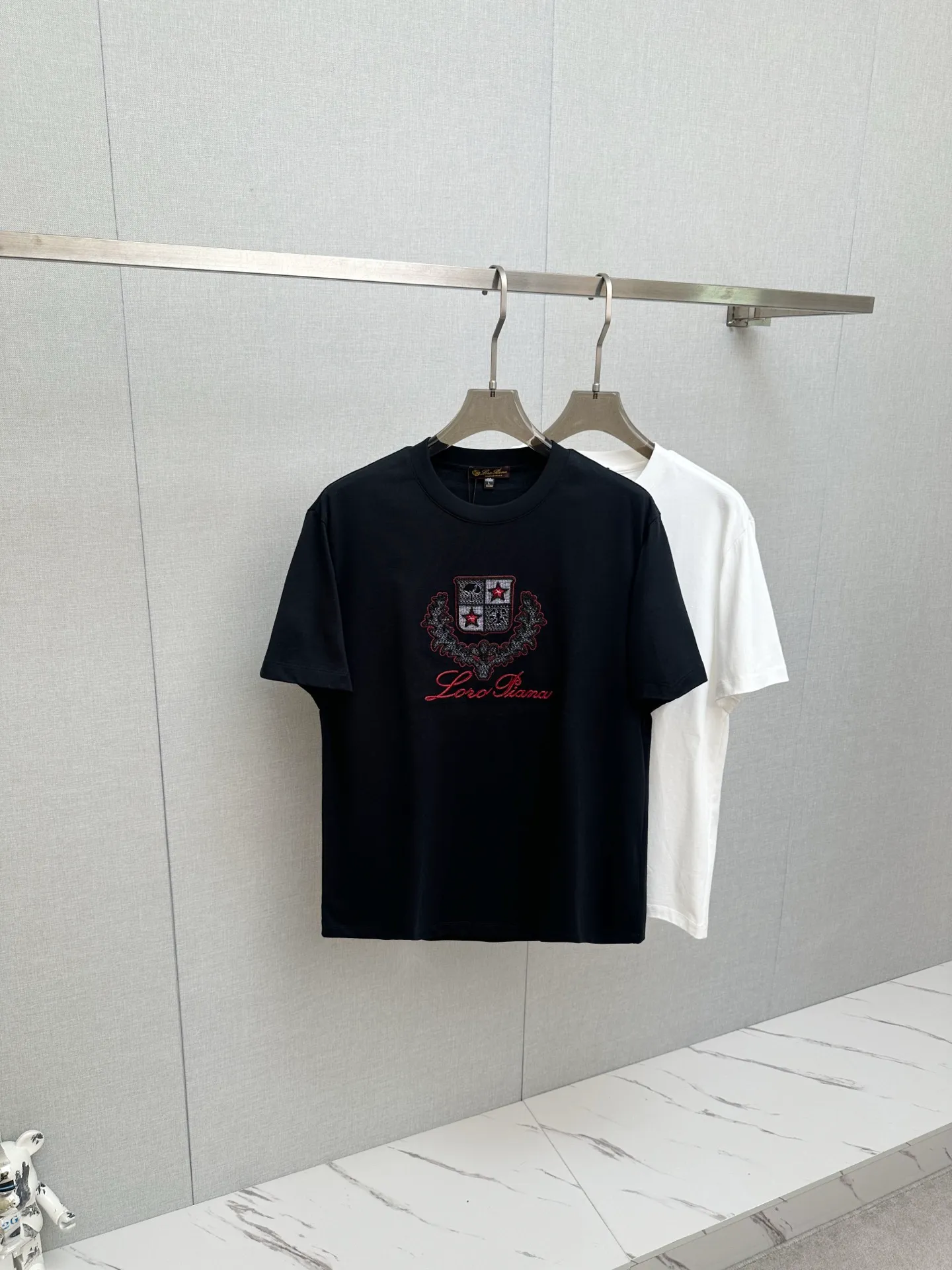 LP ss The highest version of New Arrival for spring and summer. The latest New Arrival short-sleeved round neck T-shirt at the first counter. Premium customized design. Avant-garde and fashionable! Soft to the touch. Comfortable to wear. Exquisite counter-level stitching. Exquisite workmanship. The upper body effect is incomparably handsome! A must-have item for a stylish man! Sizes M—3XL